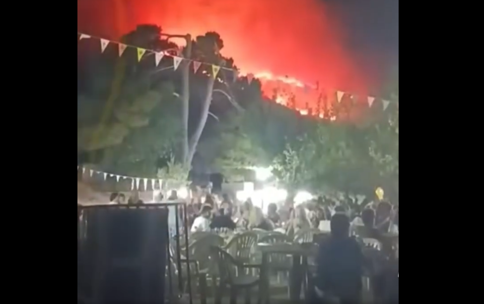 Ζάκυνθος | Αντιδράσεις για το γλέντι σε πανηγύρι την ώρα της μεγάλης φωτιάς (ΒΙΝΤΕΟ)