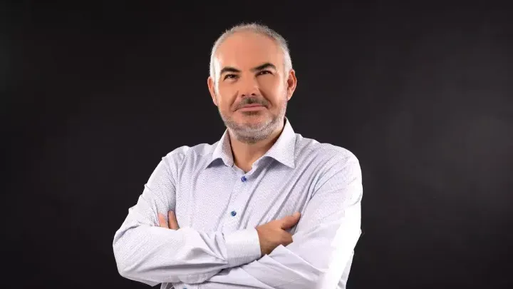 Θετική η φετινή τουριστική σεζόν για την Ελλάδα – Η κρίση στα ευρωπαϊκά νοικοκυριά επηρεάζει πληρότητα και έσοδα στα ελληνικά ξενοδοχεία