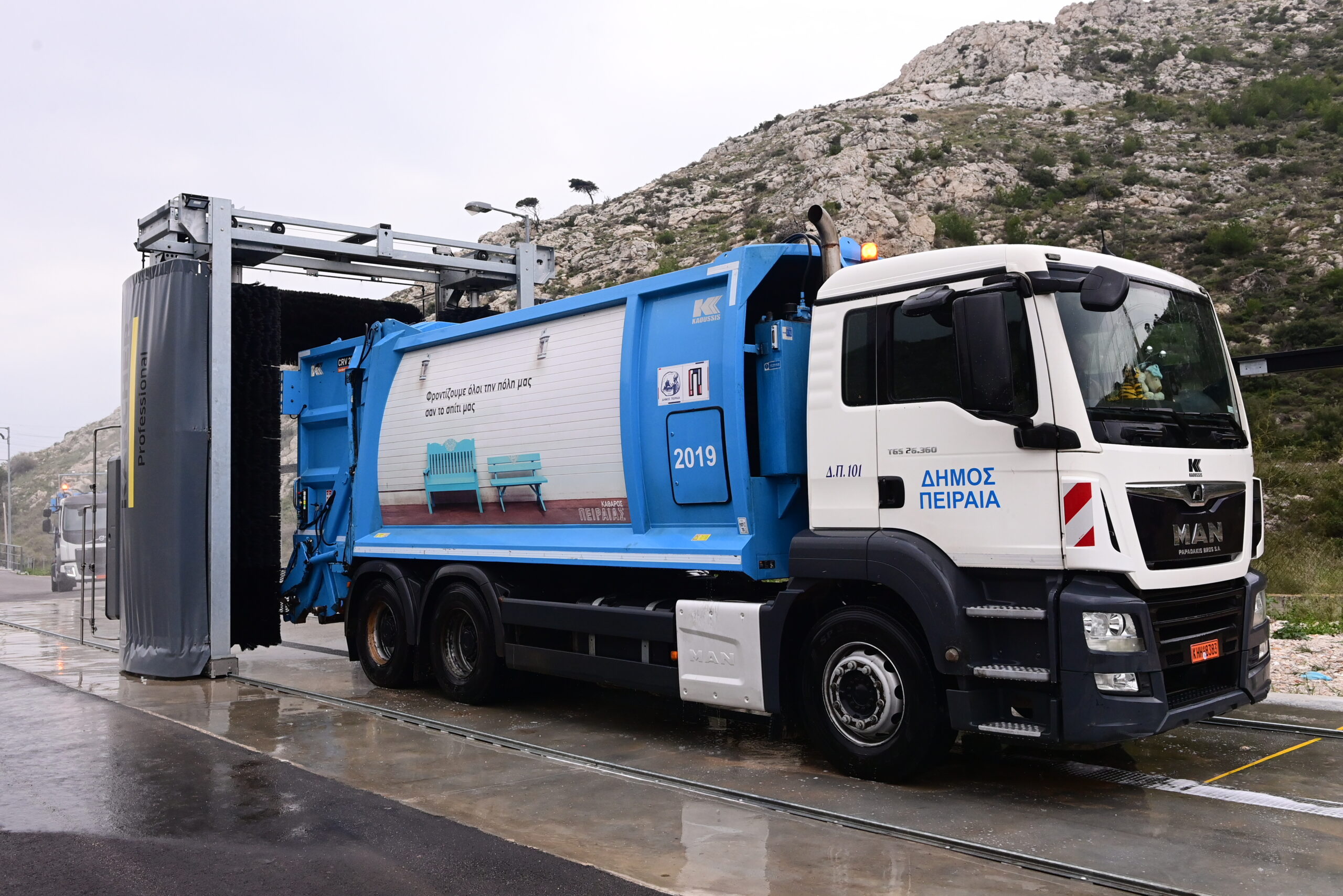 Αττική: Οδηγός κατηγορείται ότι βίασε συνάδελφό του μέσα σε απορριμματοφόρο