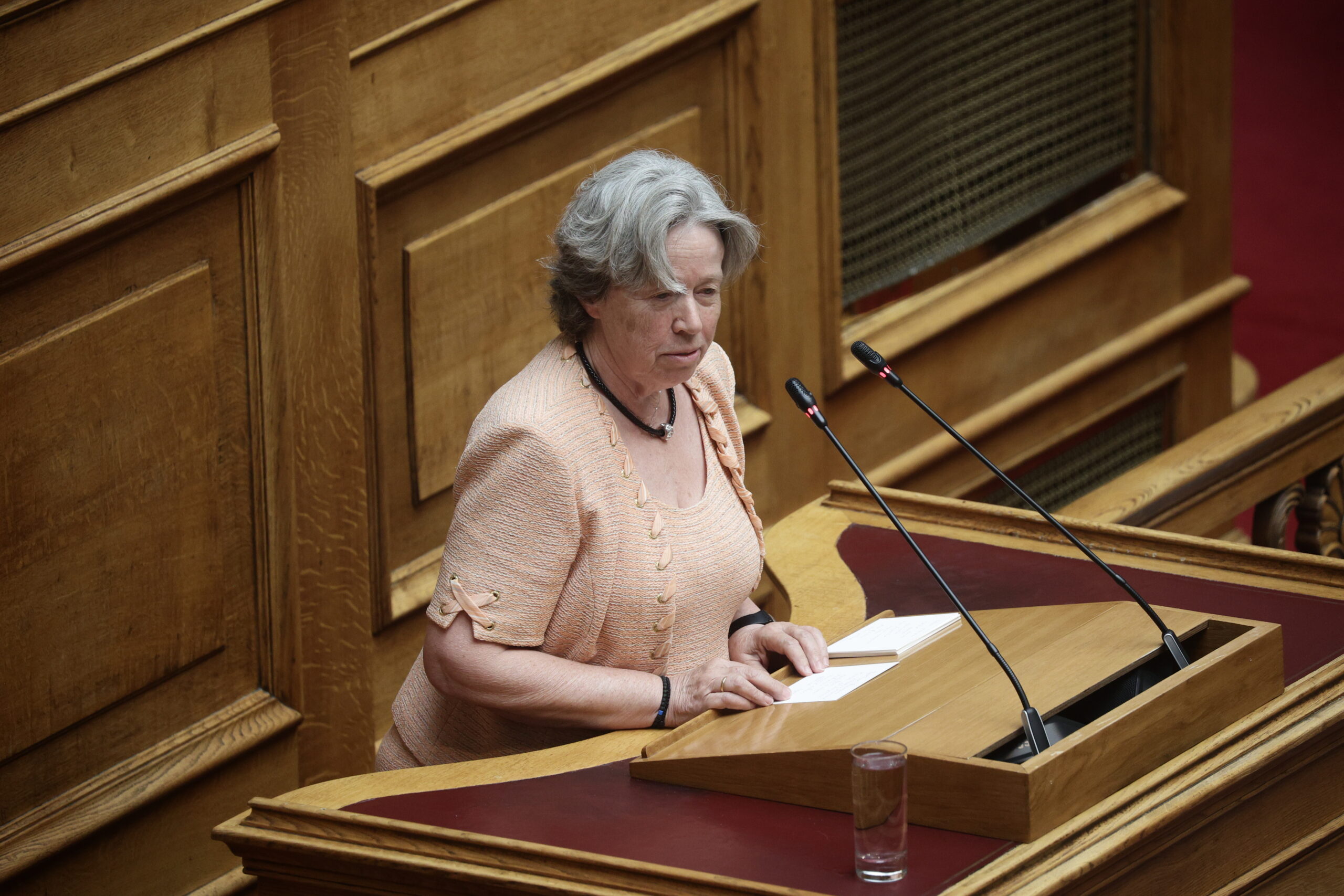 Εξελίξεις στον ΣΥΡΙΖΑ –  Εκτός Κοινοβουλευτικής Ομάδας η Αθηνά Λινού