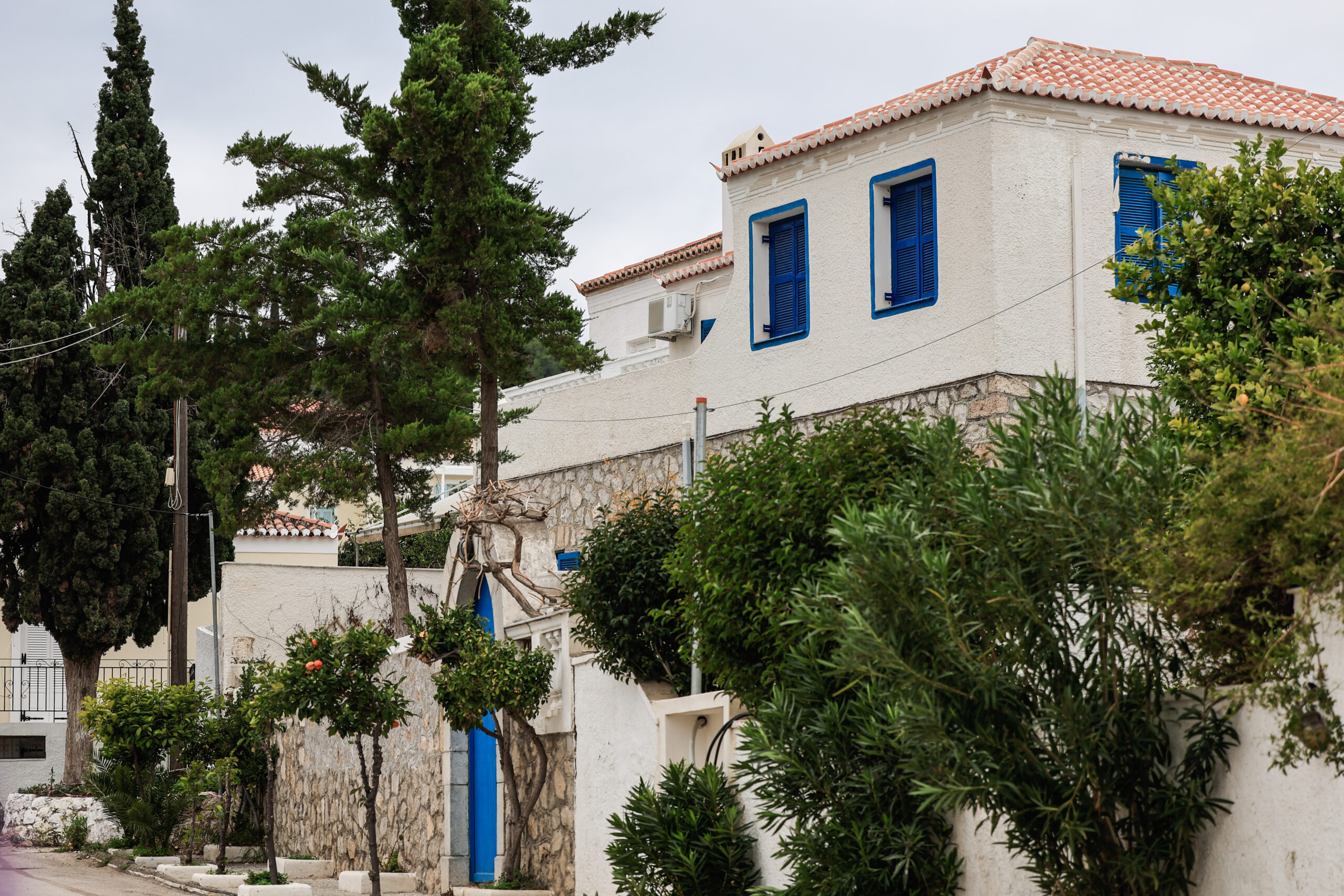Με άδεια για βόθρο από το 1978 η πισίνα Κασσελάκη στις Σπέτσες – Τι λένε πηγές του υπουργείου Πολιτισμού