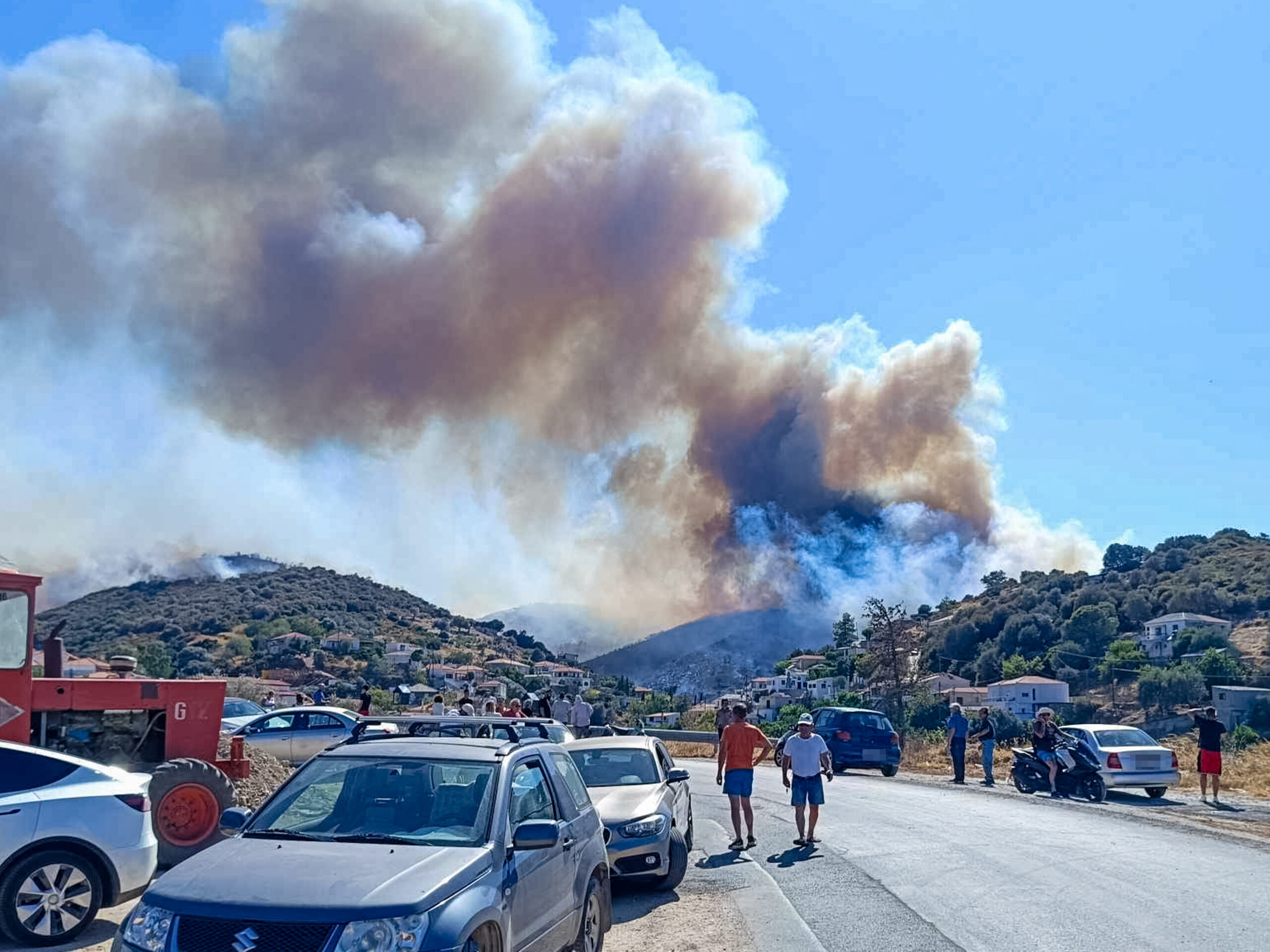 Εύβοια: Ανατράπηκε πυροσβεστικό όχημα – Τραυματίστηκε ελαφρά ο οδηγός