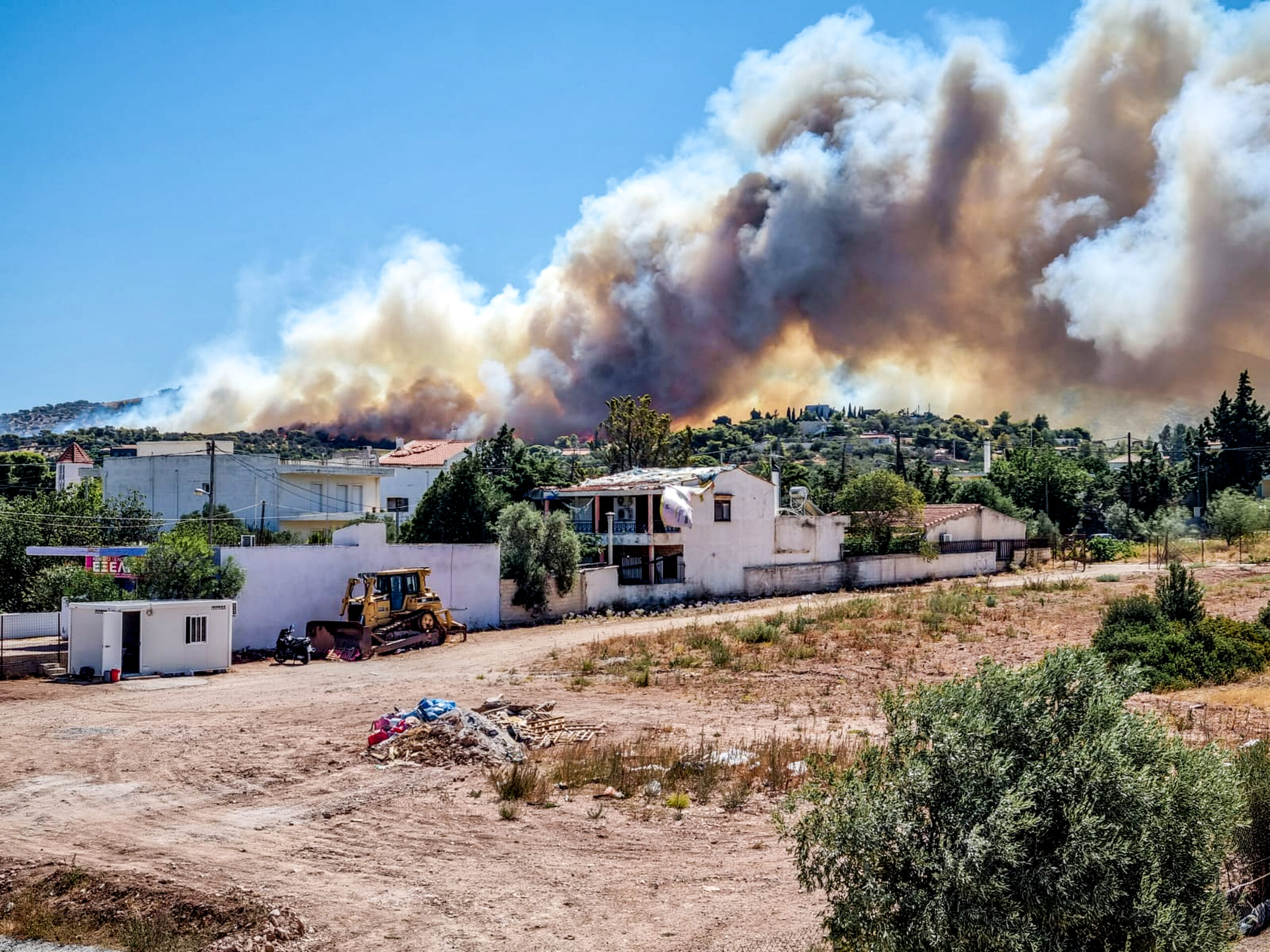Αττική: Φωτιά στην Αγία Μαρίνα Κορωπίου – Εντολή για εκκένωση της περιοχής από το 112