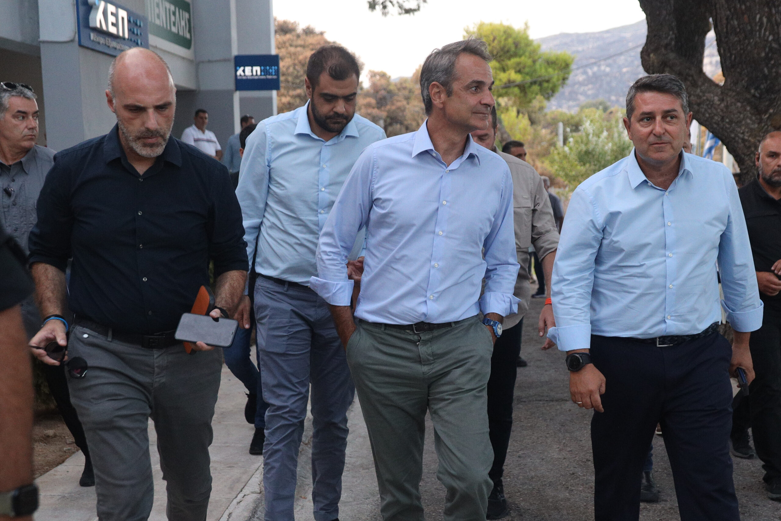 Καλές οι περιοδείες και οι «εκδρομές» των υπουργών, αλλά δεν δίνουν λύσεις!