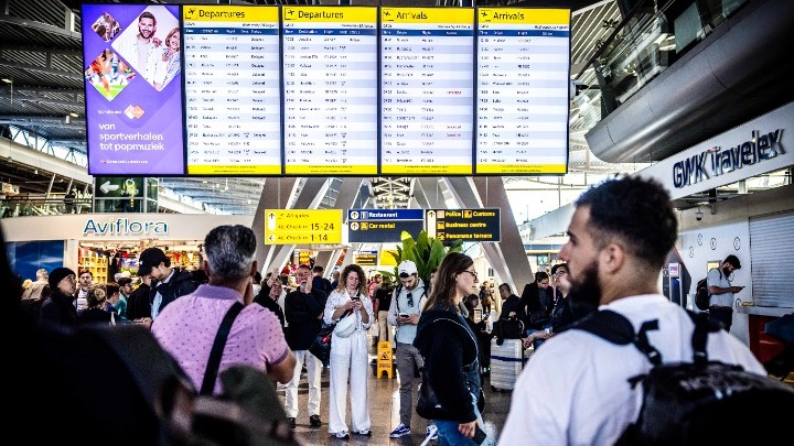 Διαταραχή στο Πληροφοριακό Σύστημα: Έκτακτες Καταστάσεις στο Αεροδρόμιο του Αϊντχόφεν και Δημόσιες Υπηρεσίες