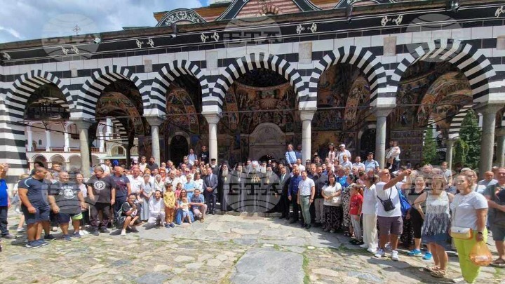 Βουλγαρία – ΒΤΑ: Ο Πατριάρχης Δανιήλ πραγματοποίησε την πρώτη του λειτουργία στη Μονή της Ρίλας, 1.078 χρόνια από την κοίμηση του Αγίου Ιωάννη της Ρίλας