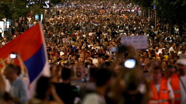 Χιλιάδες πολίτες στη Σερβία διαδηλώνουν κατά της εκμετάλλευσης λιθιακών κοιτασμάτων