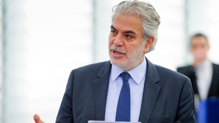 Επίθεση στην Ερυθρά Θάλασσα σε πλοίο ελληνικών συμφερόντων – Χρ. Στυλιανίδης: Εξαιρετικά σοβαρή παραβίαση διεθνούς δικαίου