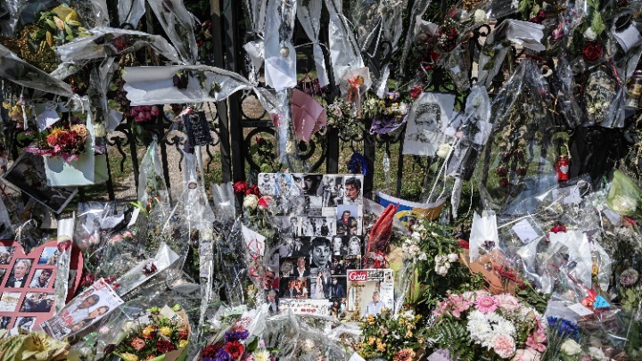 Αλεξάνδρειος Αποχαιρετισμός: Η κηδεία του Αλέν Ντελόν στο κτήμα του Ντουσί
