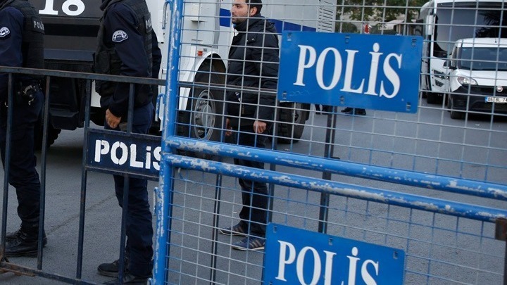 Νεαρός με μαχαίρι τραυματίζει πέντε άτομα σε τζαμί στην Τουρκία