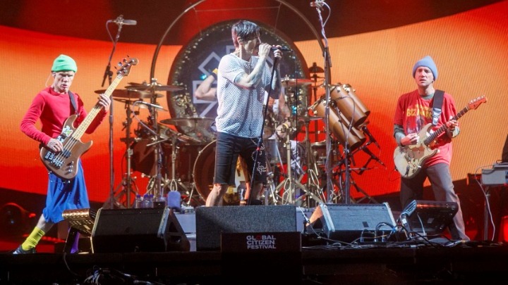 Red Hot Chili Peppers, Snoop Dogg και Billie Eilish στην Τελετή Λήξης των Ολυμπιακών Αγώνων
