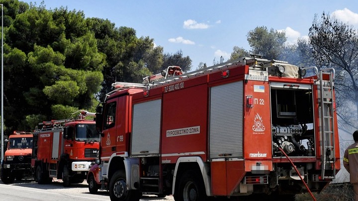 Κυκλοφοριακές ρυθμίσεις σε Βαρνάβα, Σταμάτα, Δροσιά, Διόνυσο και Πεντέλη εξαιτίας της πυρκαγιάς