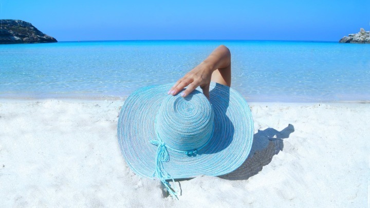 Πάνω από 14.000 άτομα χρησιμοποίησαν επιταγές κοινωνικού τουρισμού της ΔΥΠΑ τον Ιούλιο