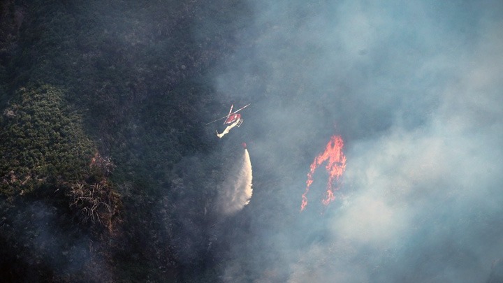 Πορτογαλία ζήτησε από την ΕΕ πυροσβεστικά αεροσκάφη για να αναχαιτίσει τη φωτιά στη Μαδέρα