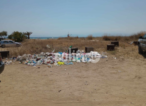 Χαλκιδική: «Συγνώμη ξεχάσατε τα σκουπίδια σας»