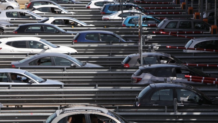 Εξόδος εκδρομέων εν όψει Δεκαπενταύγουστου – Σημαντικές καθυστερήσεις στα διόδια των Μαλγάρων