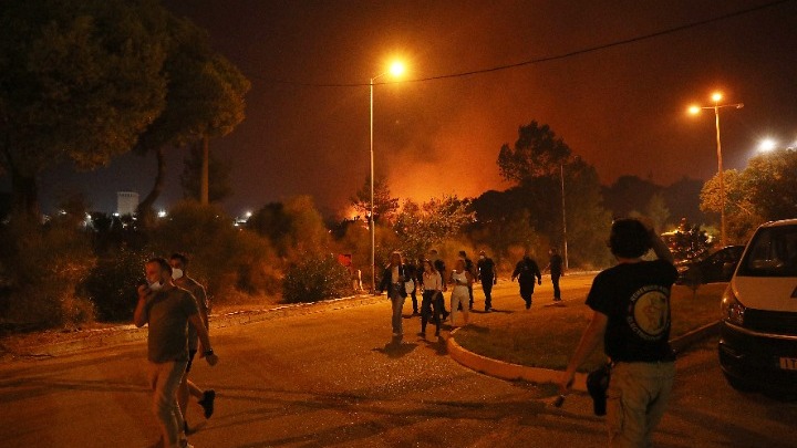 Πρόστιμο 9.200 ευρώ θα πληρώσουν τα δύο ανήλικα αγόρια για τη φωτιά στη Γλυφάδα