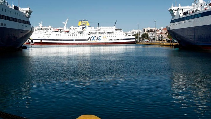 Τρία επιβατηγά οχημαγωγά πλοία θα καταπλεύσουν στο λιμάνι του Λαυρίου αντί της Ραφήνας