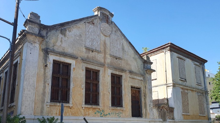 Στοχευμένες ενέργειες ΥΠΠΟ για την αποκατάσταση και αξιοποίηση παλιών καπναποθηκών