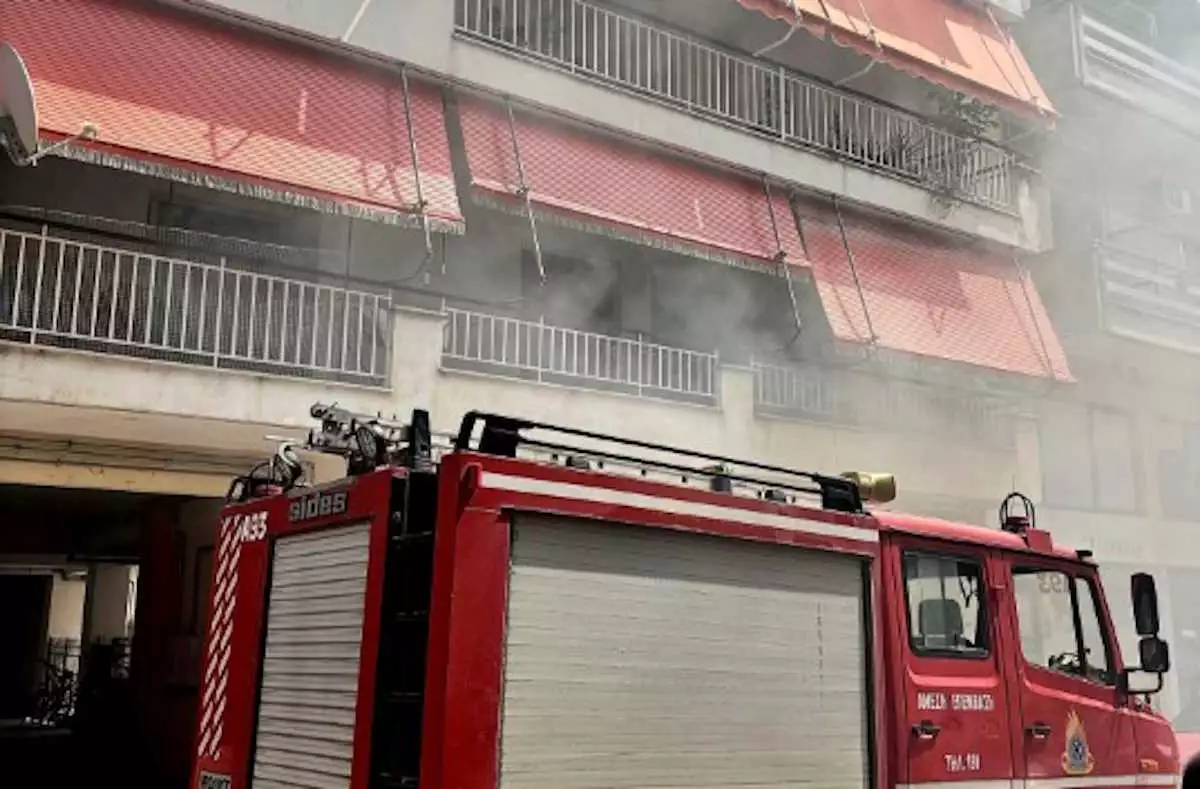 Τρίκαλα: Φωτιά σε διαμέρισμα στο κέντρο της πόλης
