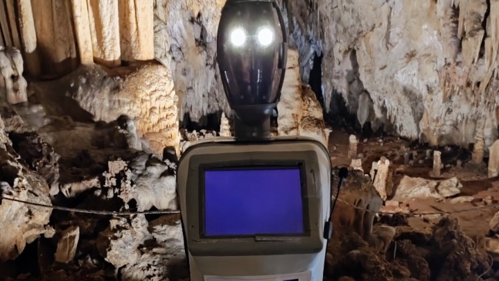 Το hi-tech σπήλαιο της Αλιστράτης και το ρομπότ Περσεφόνη που μιλάει Ποντιακά