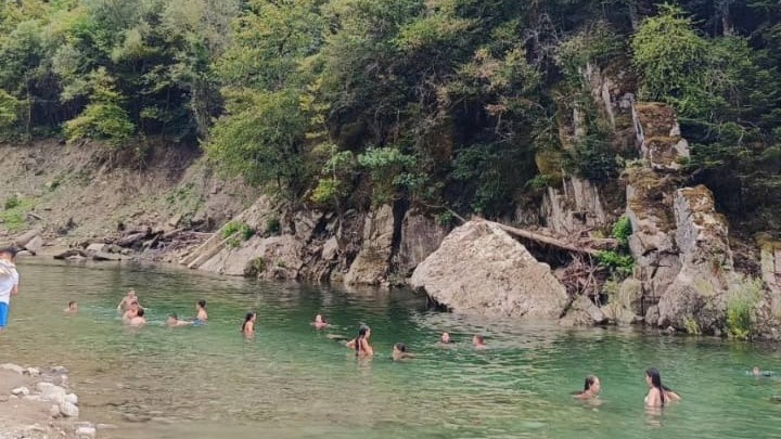 Τρίκαλα: Η παραλία του Δήμου Μετεώρων, γνωστή ως «πλαζ Αλέκος», σε υψόμετρο 1.000 μέτρων