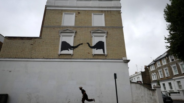 Τρίτο έργο του Banksy σε διάστημα τριών ημερών αποκαλύφθηκε στο Λονδίνο