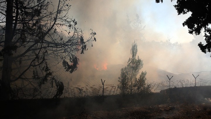 Έναρξη υποβολής αιτήσεων για κρατική βοήθεια, στεγαστική συνδρομή και αποζημίωση οικοσκευής για τους πληγέντες από τις πυρκαγιές