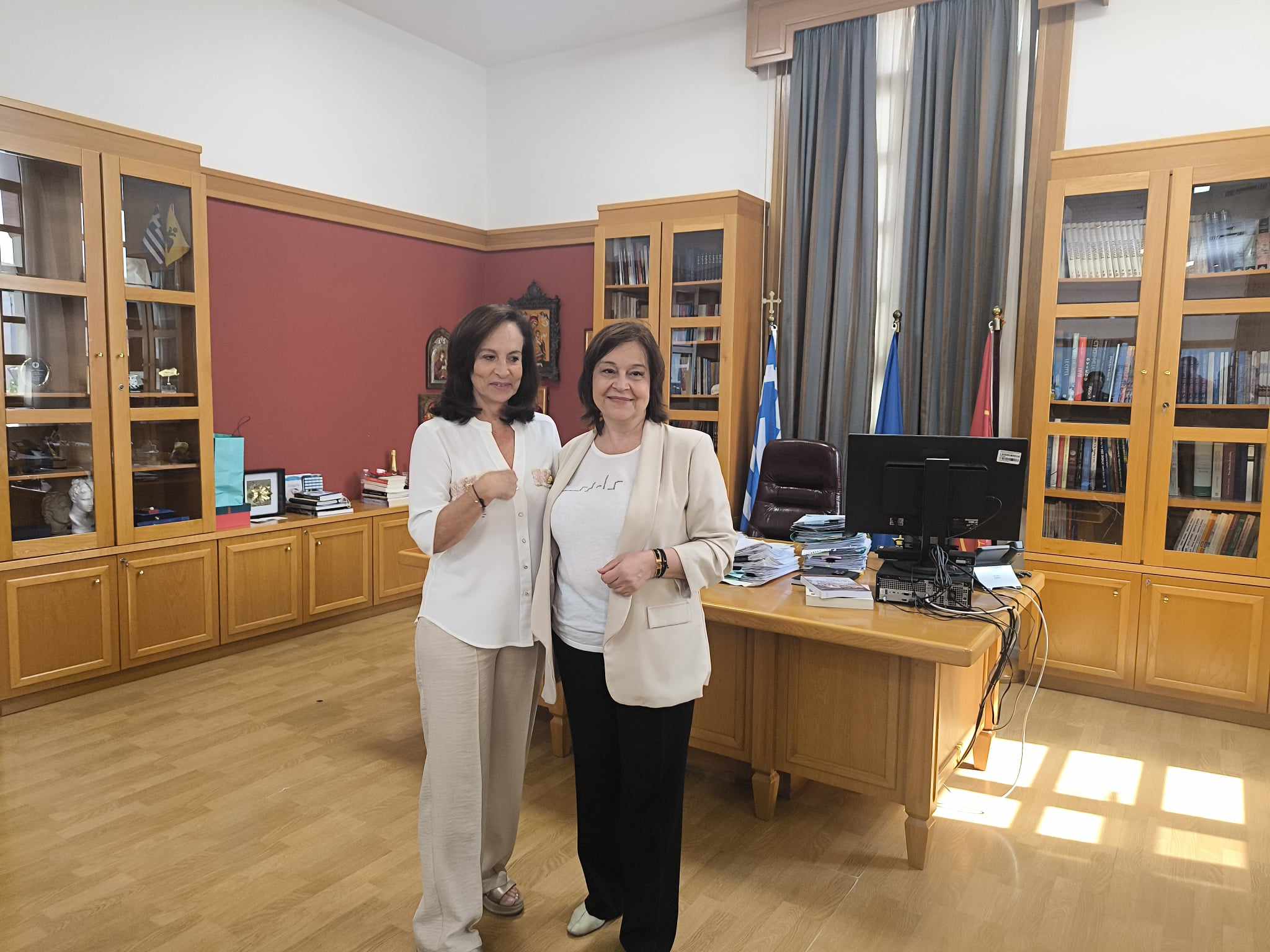 Η Χρύσα Αράπογλου υποδέχθηκε στο Δημαρχείο Καλαμαριάς την Άννα Διαμαντοπούλου
