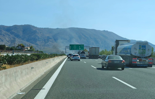 Έσβησε η φωτιά στην Αθηνών-Κορίνθου μετά την ανατροπή βυτιοφόρου (ΕΙΚΟΝΕΣ & ΒΙΝΤΕΟ)