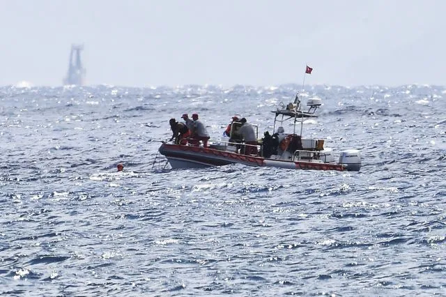 Ιταλία: Θρίλερ με τις έρευνες του ναυαγίου στη Σικελία – Οι δύτες δεν μπορούν να μπουν στις καμπίνες
