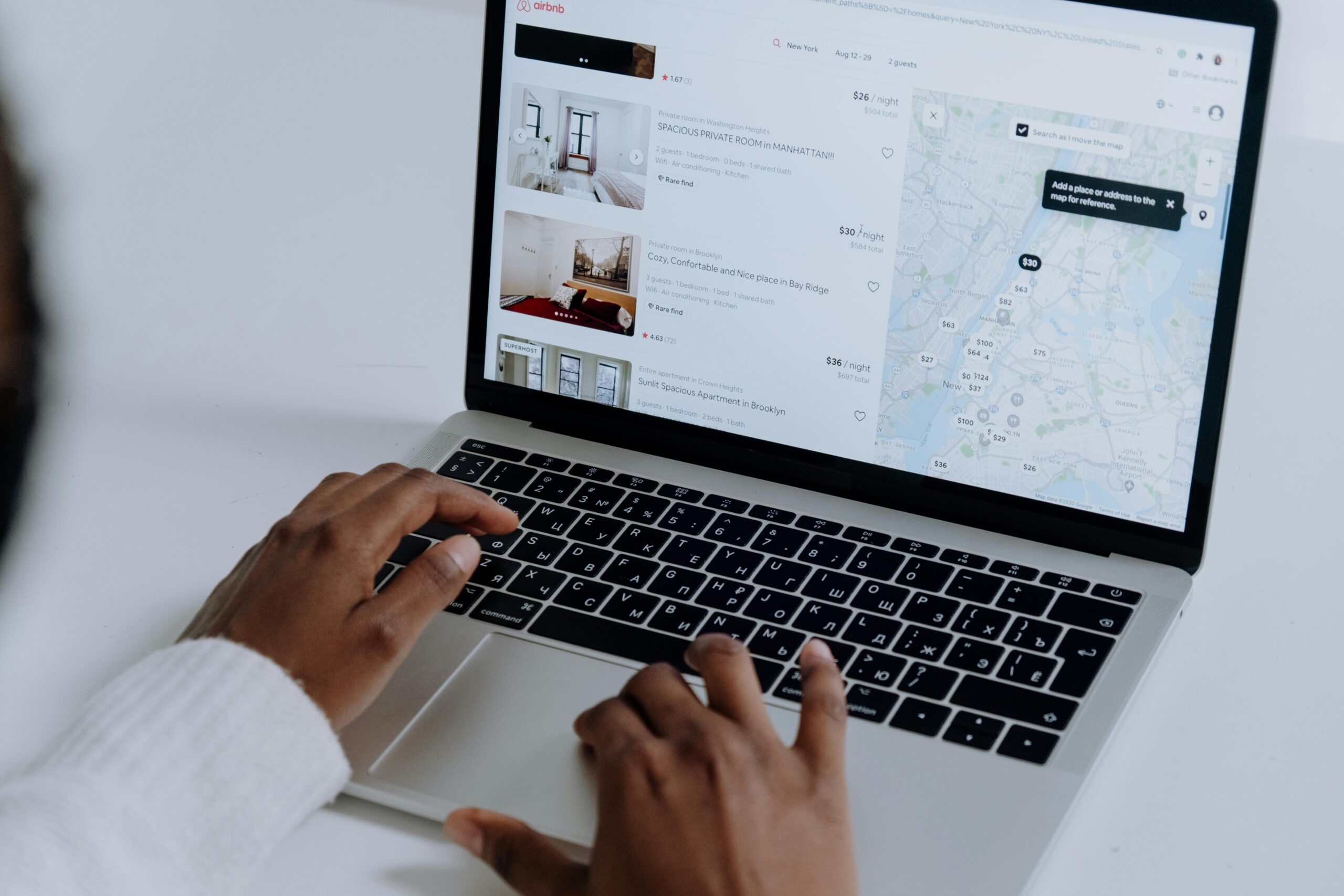 ΑΑΔΕ: Ελέγχονται ενοικιαστές Airbnb και Booking για «μαύρο χρήμα»