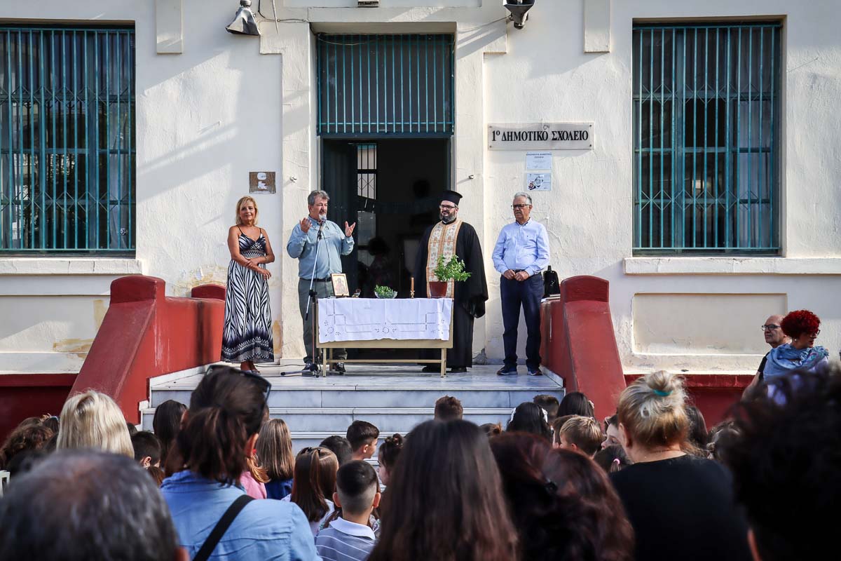 Μήνυμα για εθνική κινητοποίηση με στόχο τη στήριξη της δημόσιας εκπαίδευσης και παιδείας έστειλε από τους αγιασμούς στο δήμο Νεάπολης-Συκεών ο Σίμος Δανιηλίδης