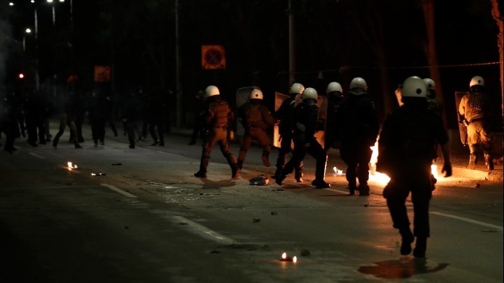 Σύγκρουση και ένταση στη Θεσσαλονίκη μετά την πορεία για τον θάνατο κρατούμενου