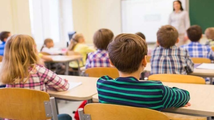 Επιστροφή στα Θρανία: Αντιμετώπιση Άγχωσης και Ρόλος Γονέων στην Προσαρμογή των Μαθητών