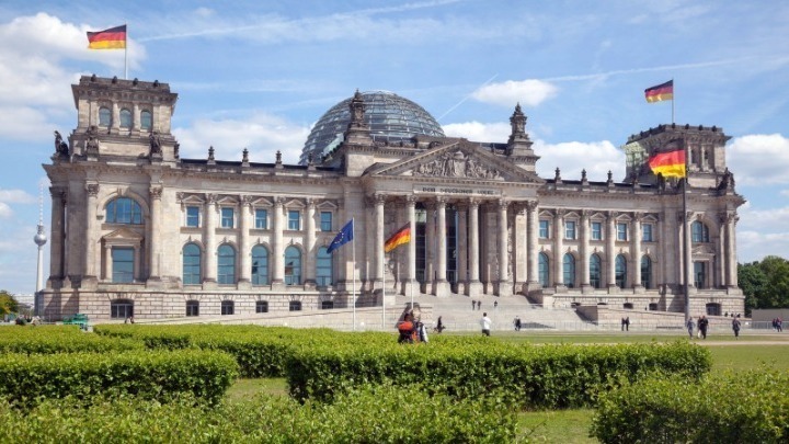 Γερμανία: Σφοδρή αντιπαράθεση στην Bundestag για το μεταναστευτικό
