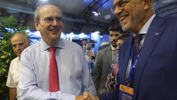 Κωστής Χατζηδάκης: Το Υπερταμείο Γυρίζει Σελίδα και Στοχεύει σε Τρίποντα για την Οικονομία
