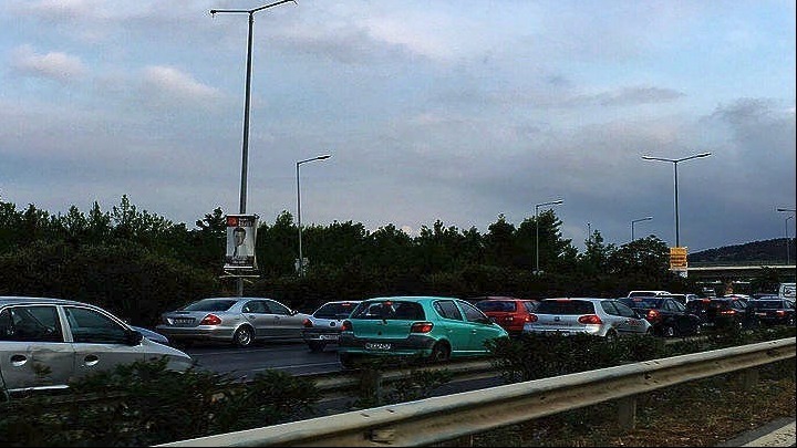 Σοβαρή κυκλοφοριακή συμφόρηση στα διόδια Νέων Μαλγάρων λόγω δύο καραμπόλων