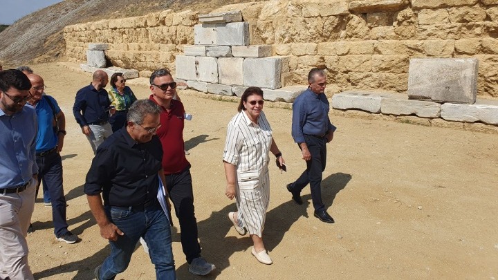 Λ. Μενδώνη: Ενθαρρυντική πρόοδος στις εργασίες αποκατάστασης του τύμβου Κάστα