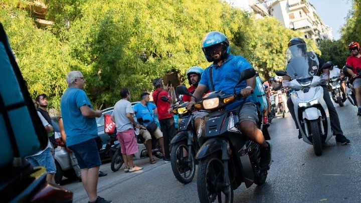 Διαμαρτυρία διανομέων για οικονομικά αιτήματα στη Θεσσαλονίκη