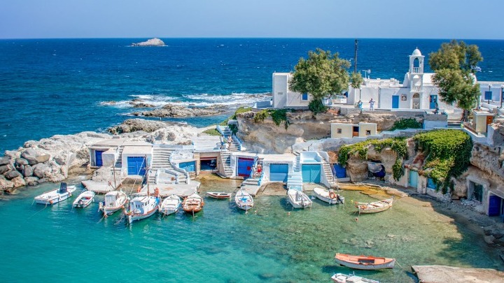 Εξερεύνηση της Μήλου: Το Νησί που Αποκαλύπτει Τα Μυστικά του σε Διεθνείς Αγορές