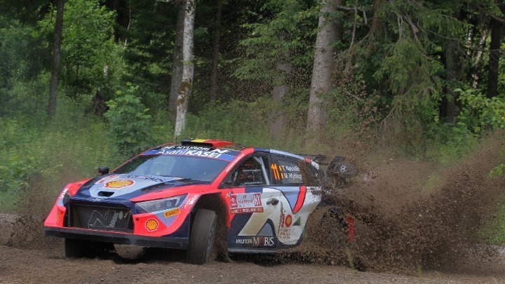 Ο Τιερί Νεβίλ παραμένει με τη Hyundai για το 2025 στο WRC