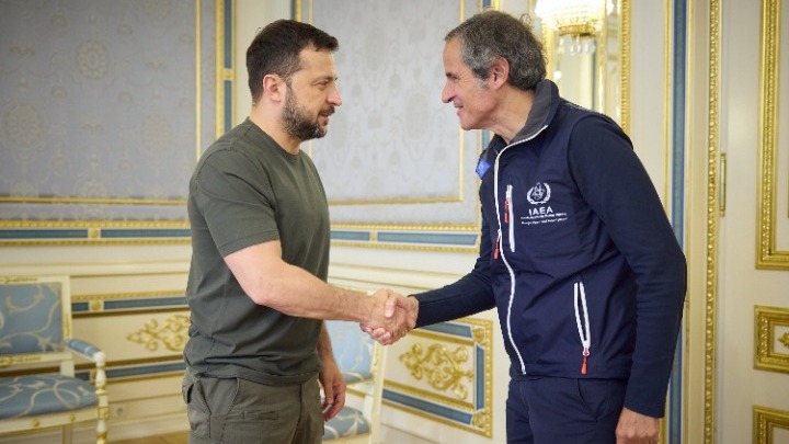 Συζητήσεις Γκρόσι με Ζελένσκι για την Ασφάλεια του Πυρηνικού Σταθμού Κουρσκ