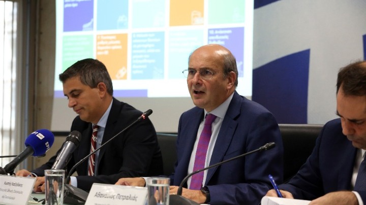 Οι 12 μειώσεις φόρων και τα 12 μέτρα για αυξήσεις μισθών