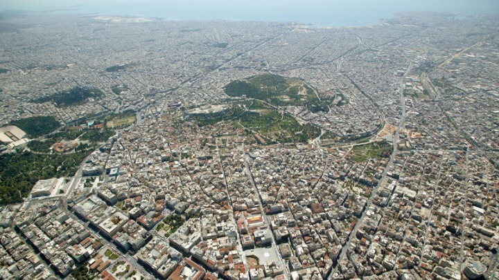Εξετάζεται το πάγωμα των αντικειμενικών αξιών των ακινήτων από την κυβέρνηση