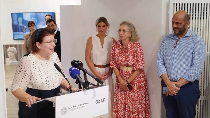 Εγκαίνια του περιπτέρου του ΟΔΑΠ από την υπουργό Πολιτισμού Λίνα Μενδώνη στην 88η Διεθνή Έκθεση Θεσσαλονίκης