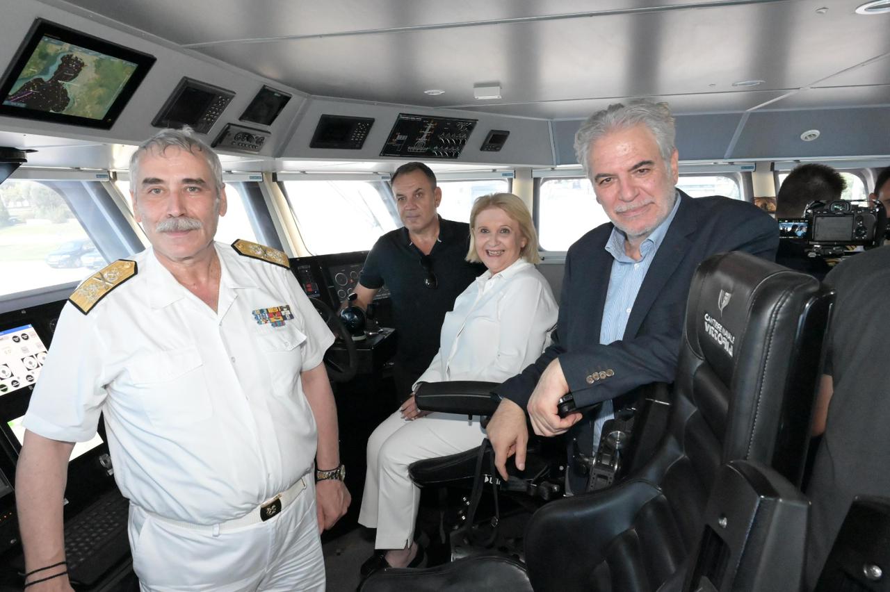 Στην παραλία Θεσσαλονίκης το υπερσύγχονο πλωτό περιπολικό του λιμενικού σώματος (ΕΙΚΟΝΕΣ)