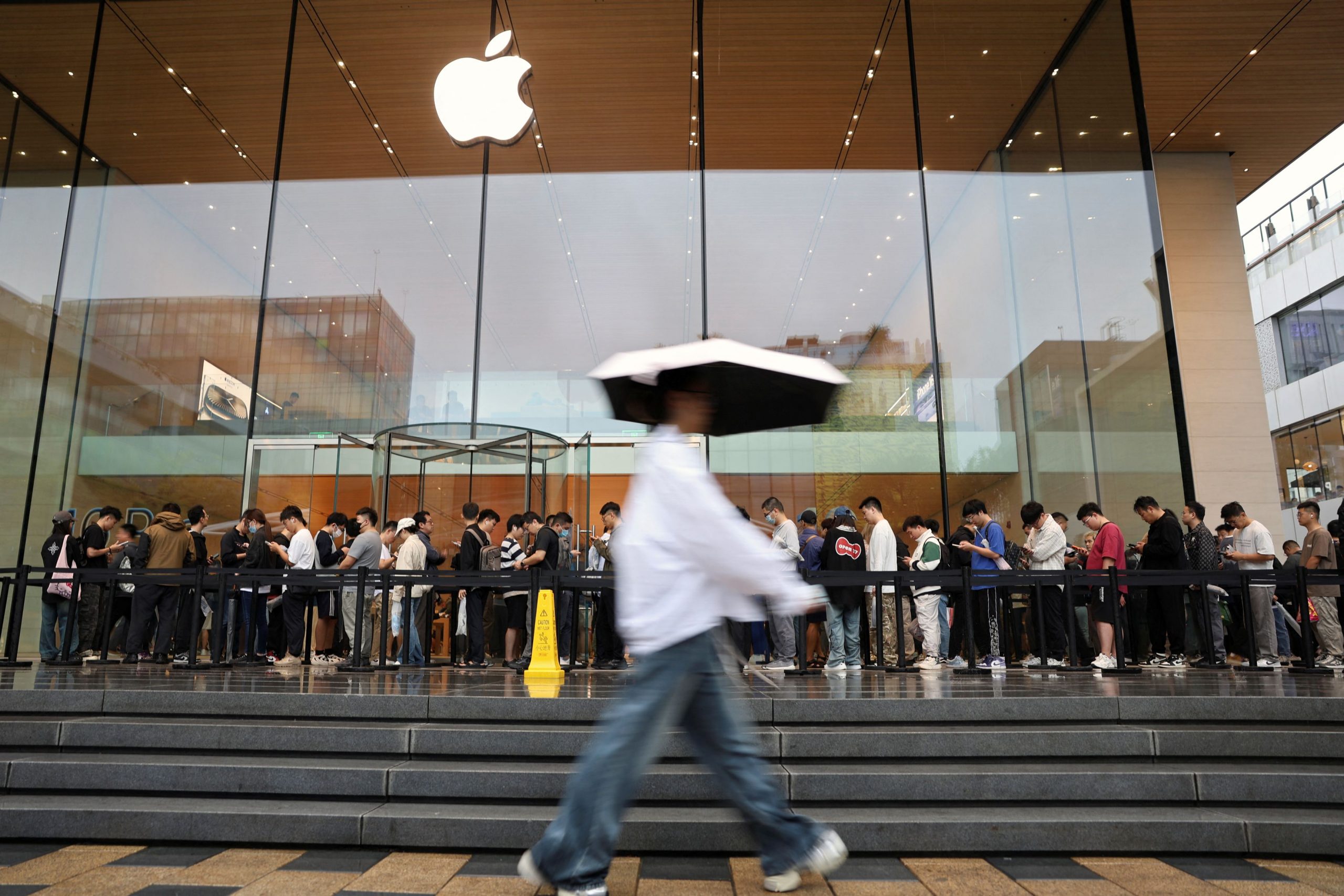 Η Apple αποσύρεται από τις συζητήσεις για επένδυση στην OpenAI