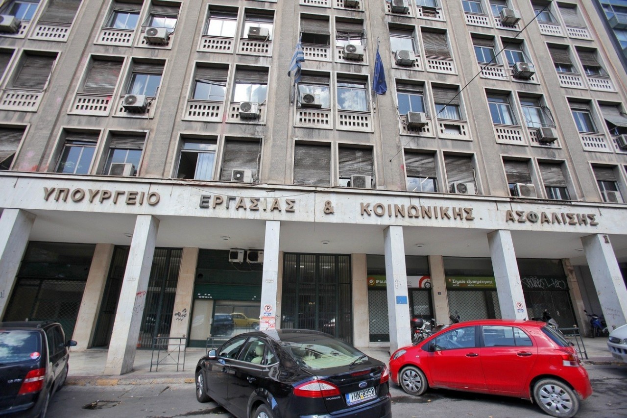 Μπήκαν στα γραφεία υπουργείων στο κέντρο και άρπαξαν 30 ολοκαίνουριους υπολογιστές