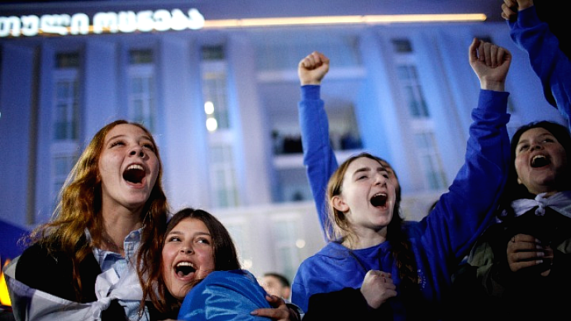 Νίκη του φιλορωσικού κυβερνώντος κόμματος στη Γεωργία, καταγγελίες για «κλεμμένες» εκλογές και ανησυχίες για τη δημοκρατία